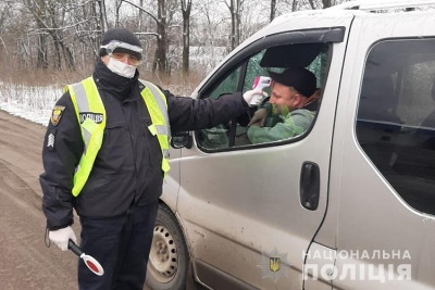 На в’їздах і виїздах населених пунктів Тернопільщини, де зафіксовані спалахи коронавірусної інфекції, працюють контрольно-пропускні пункти