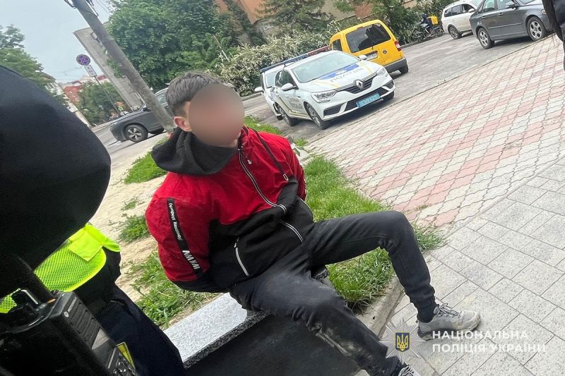 Житель Тернопільщини шантажував колишню дівчину інтимними фото та відео, вимагаючи у неї гроші