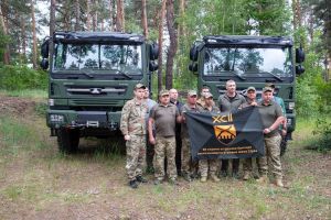 Віталій Кличко передав на фронт ще 2400 дронів та 5 вантажівок