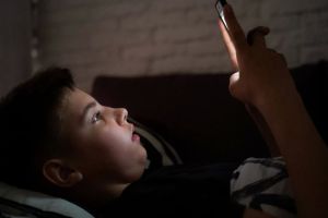 Через соцмережі та ігри: росія вербує українських дітей для шпигування за ЗСУ
