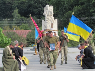 У громаді на Тернопільщині зустріли полеглого воїна