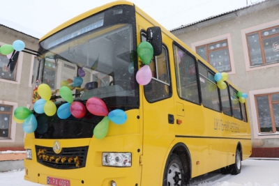 Яблунівська громада отримала шкільний автобус