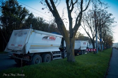 З дамби Тернопільського ставу демонтують бруківку