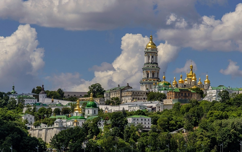 Народний депутат з Тернополя Андрій Богданець закликав Кабмін передати Києво-Печерську лавру та Почаївську Лавру ПЦУ