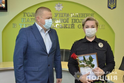 Тернопільська поліцейська отримала відзнаку від Глави Нацполіції