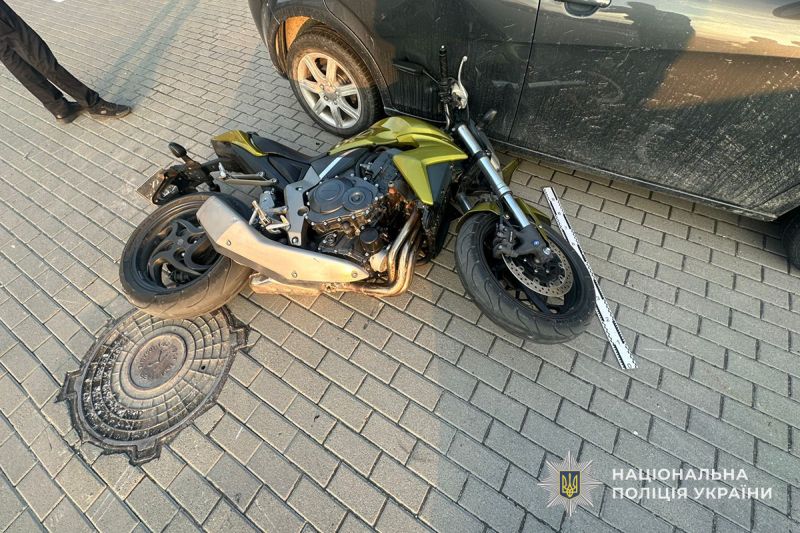 Поліція з'ясовує обставини аварій, які трапилися на дорогах Тернополя та області