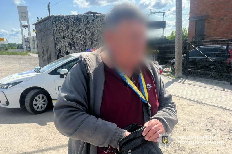 На Тернопільщині чоловік, який перебував у розшуку, намагався підкупити поліцейських