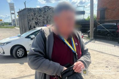 На Тернопільщині чоловік, який перебував у розшуку, намагався підкупити поліцейських
