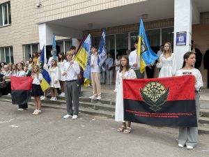 Замість квітів учителям — допомога ЗСУ: у Тернополі школярі зібрали кошти для 105-ї бригади