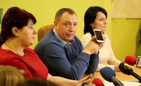 Спочатку фіскали та СБУ “наганяють” страху, прикриваючись Барною, а потім пропонують “порішати” – голова Вишнівецької ОТГ Кравець