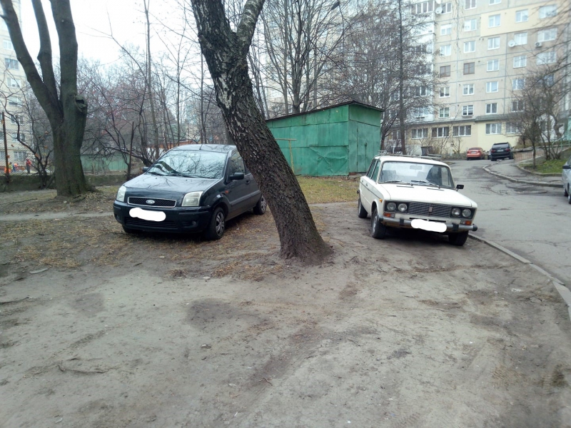 У Тернополі водії вкотре порушують правила паркування (фотофакт)