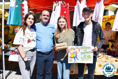 На благодійному ярмарку на Тернопільщині зібрали 20 тисяч гривень для ЗСУ