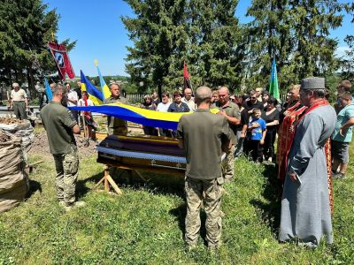 У громаді на Тернопільщині поховали ветерана війни Ігоря Пастрана