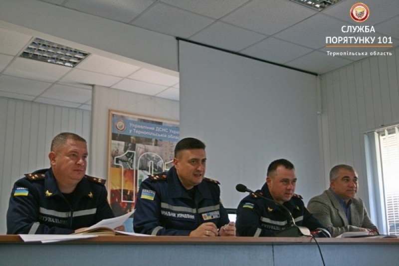 Тернопільські рятувальники застерігають жителів та водіїв області