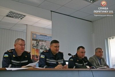 Тернопільські рятувальники застерігають жителів та водіїв області