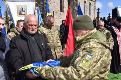 На Тернопільщині поховали Героя Олега Конкевича
