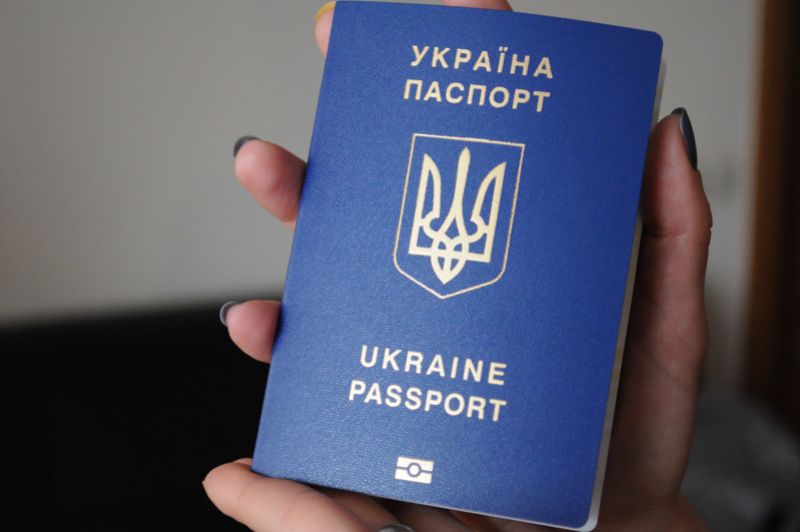 Міграційники пояснюють: як внутрішньо переміщеним особам отримати паспорт на Тернопільщині