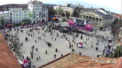 На зустріч із Президентом вже по-трохи сходяться тернополяни (фотофакт)