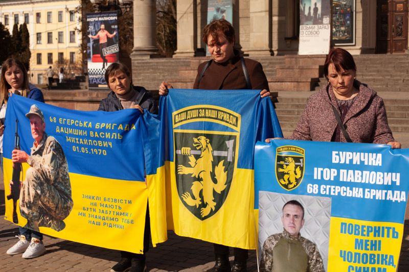 У Тернополі рідні полонених та зниклих безвісти знову вийшли на акцію (фото)