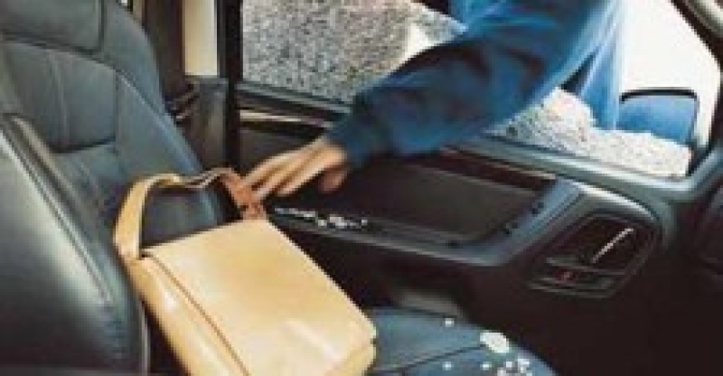 У Тернополі з автомобіля викрали понад 42 000 гривень