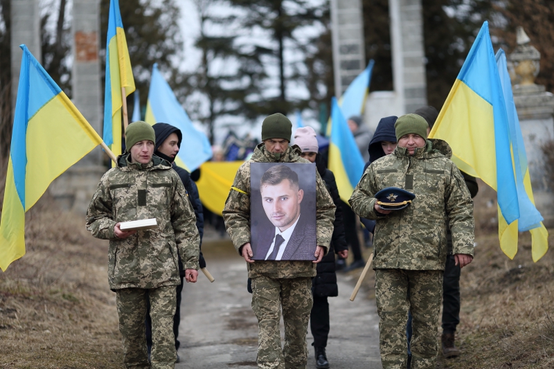 Тернопільщина на колінах провела в останню дорогу Героя України Олександра Корпана (фото)