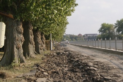 Тернопільську Набережну немов розбомбили (ФОТО)