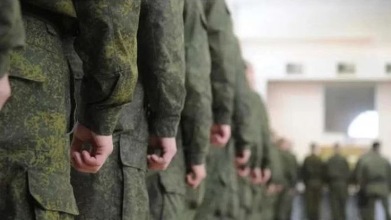 На тимчасово окупованих територіях розгорнули кампанію вербування до війська рф