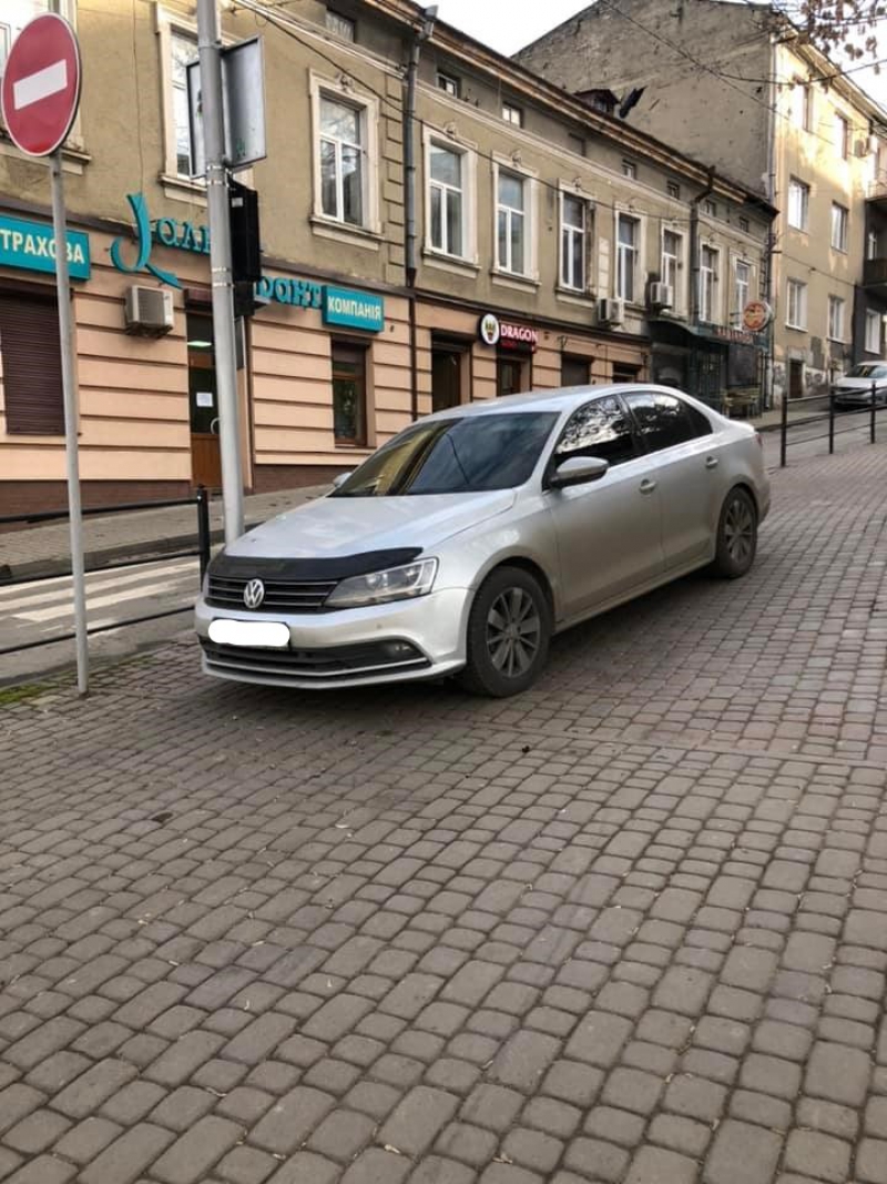 У Тернополі водії вкотре порушують правила дорожнього руху (фотофакт)