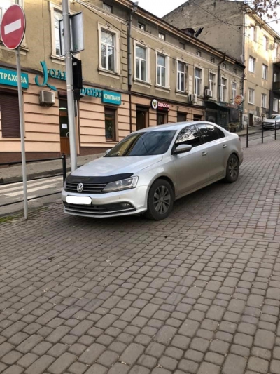 У Тернополі водії вкотре порушують правила дорожнього руху (фотофакт)