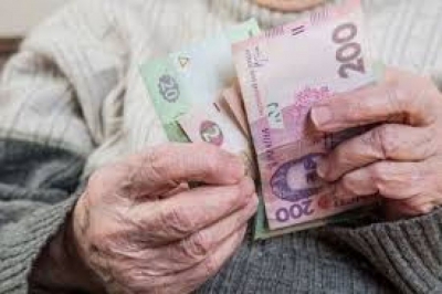 З 1 липня пенсіонери з великим стажем отримуватимуть щонайменше 2 тис. грн – постанова Уряду