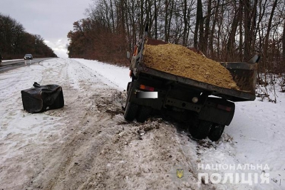 На Тернопільщині під колесами &quot;КамАЗу&quot; опинилась легкова автівка