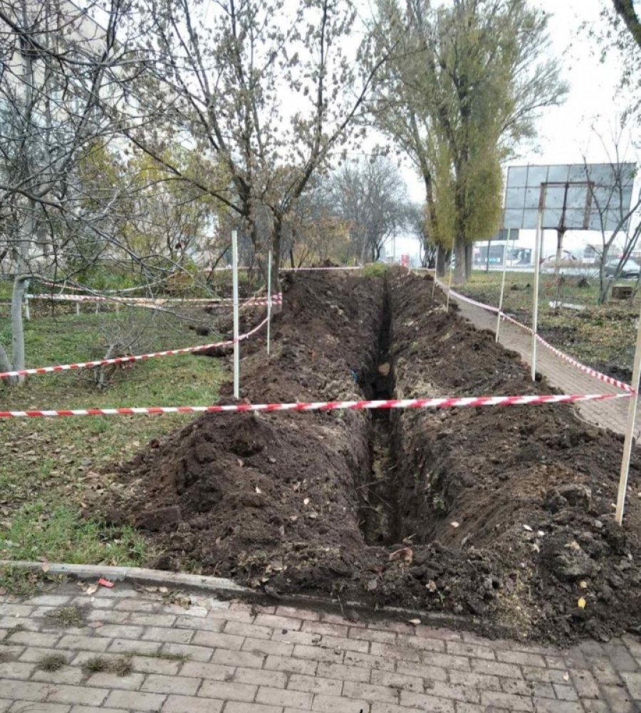 У Тернополі на вулиці Тараса Протасевича триває заміна аварійної ділянки водопровідної мережі
