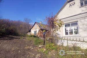 Лановецькі поліцейські встановили зловмисника, причетного до крадіжки майна сусідки