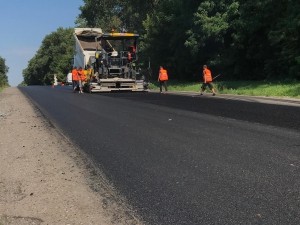 Тернопільські дорожники продовжують ремонтні роботи у напрямку Львова (фото)