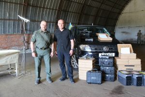 Сергій Надал передав на фронті воїнам 105-ї бригади ТрО автомобіль та техніку від Тернополя