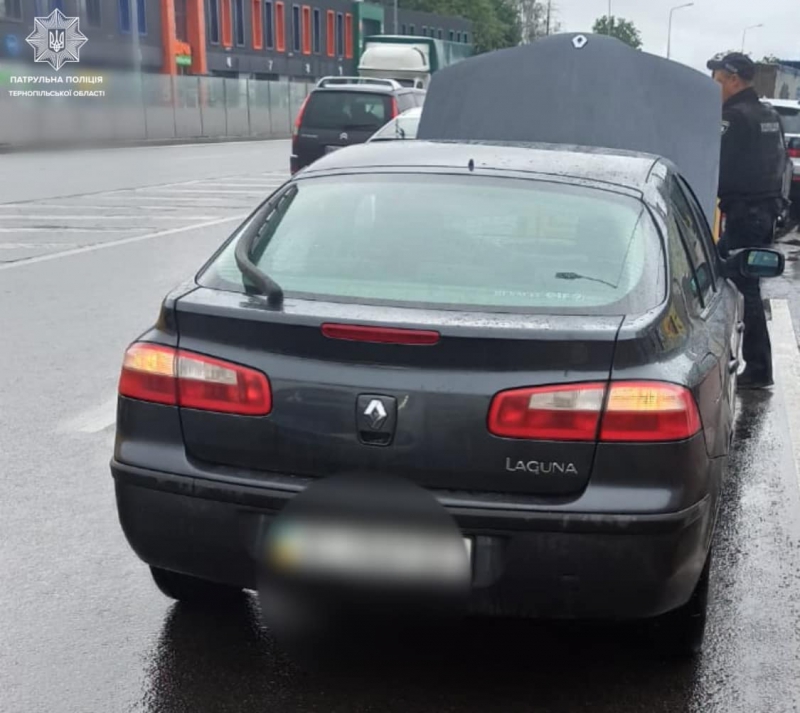 Тернопільські поліцейські затримали водія з підробленими документами