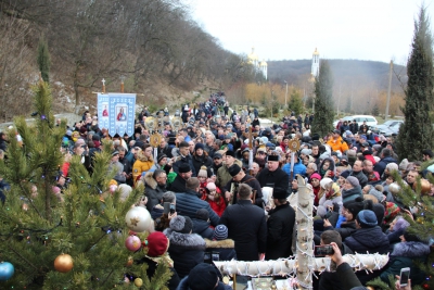У святиню на Тернопільщині вчора з’їхалися тисячі паломників