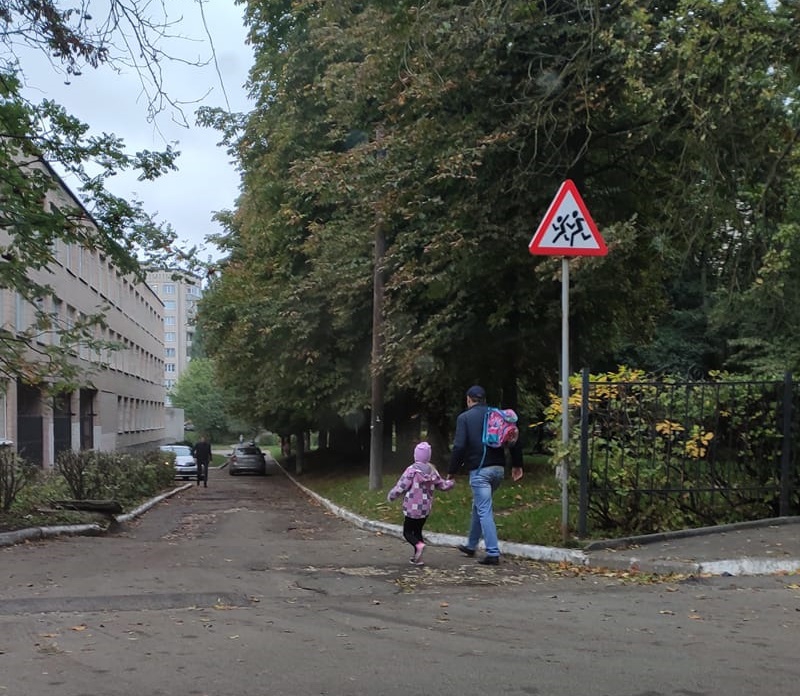 «Автобан під школою»: у Тернополі батьки б’ють на сполох (фото)