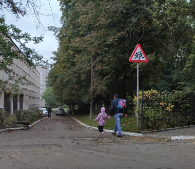 «Автобан під школою»: у Тернополі батьки б’ють на сполох (фото)