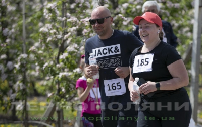 Понад 300 людей пробігли кілометри «Квітучим садом» господарства «ГАДЗ» (фоторепортаж)