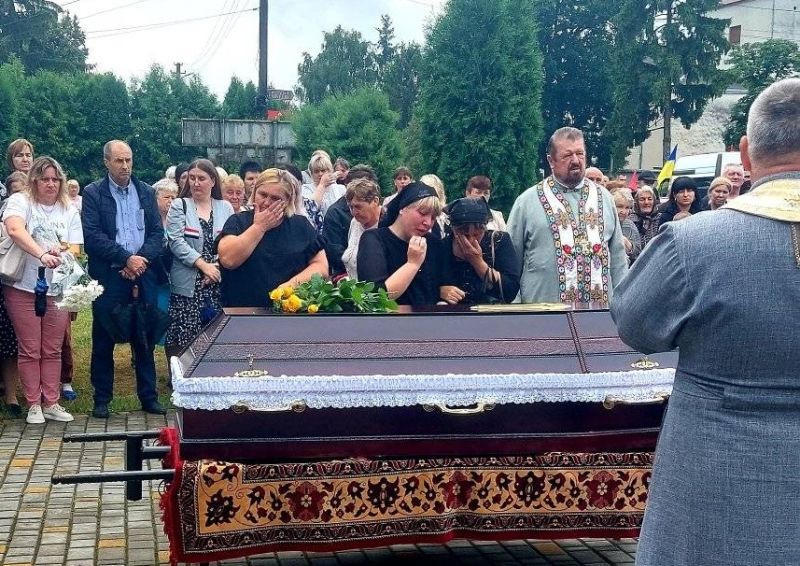 На Тернопільщині попрощалися з Василем Гандяком, який повернувся додому на щиті (фото)