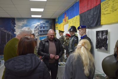 В одному з музеїв Тернополя відкрили патріотичну виставку «Обличчя війни»