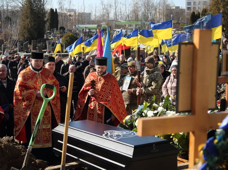 У Тернополі поховали воїна «Вовків Да Вінчі» Віталія Лебедя (фоторепортаж)