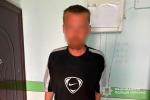 Відчинені двері під’їзду стали шансом для злодія: у Тернополі викрали електросамокат