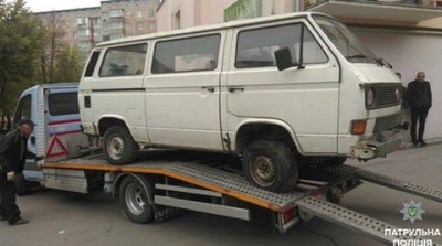 У Тернополі евакуатор забрав автівку, яка «переховувалася»