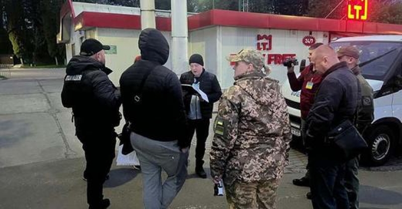 Без відома підприємців вносив дані військовозобов&#039;язаних у систему &quot;Шлях&quot;: на Тернопільщині затримали працівника фінустанови