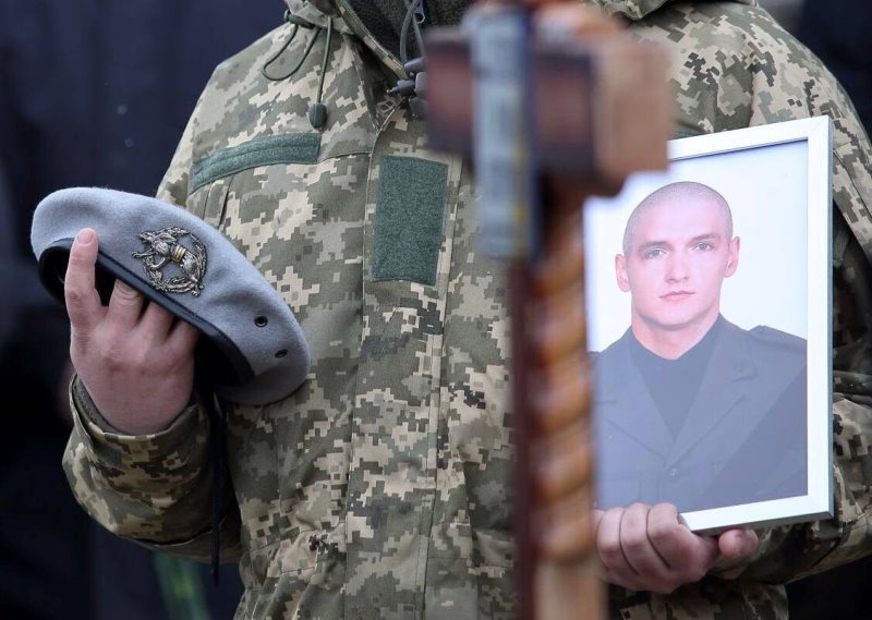Героя з Тернопільщини Романа Стецюка президент посмертно нагородив орденом «За мужність»