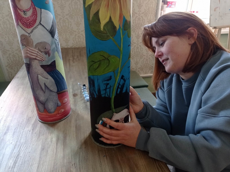 У Бережанах розфарбовують гільзи, щоб допомогти «Азову»