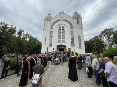 Заліщицька громада провела в останню земну дорогу Героя Михайла Підгребю