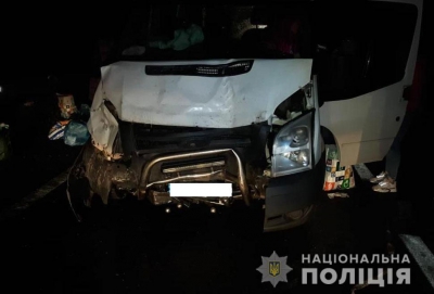 Вночі у Тернопільському районі зіткнулися мікроавтобус, дві легківки та рейсовий автобус